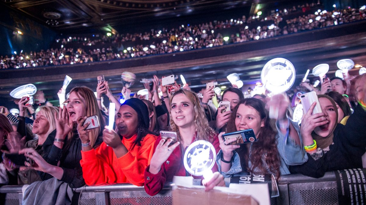 K-pop concert crowd with lightsticks