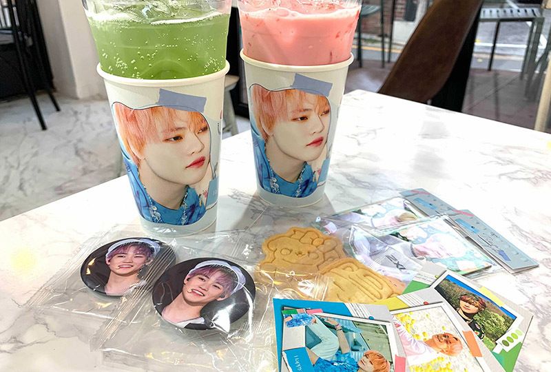 Fans meeting in cafe